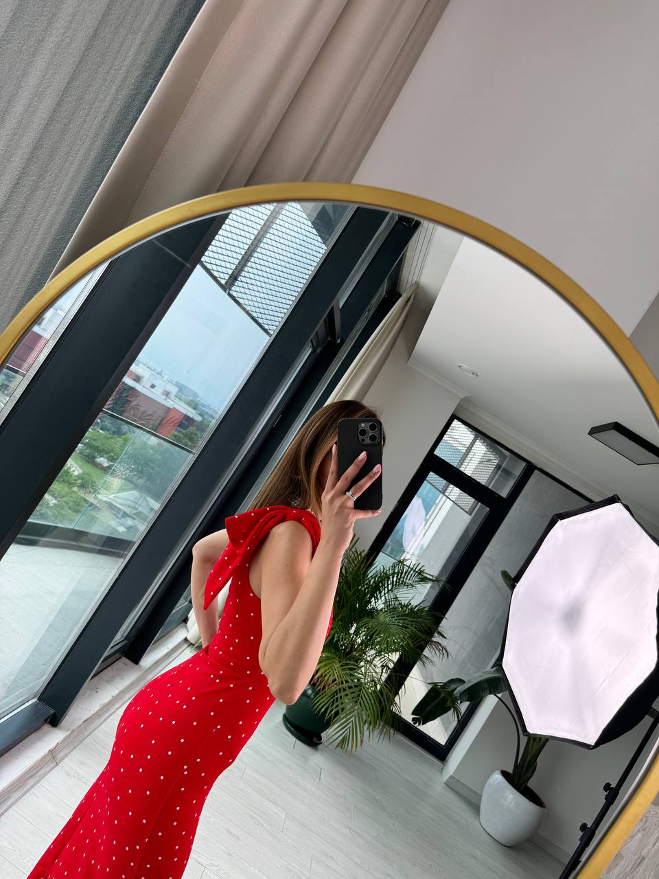 Kırmızı%20Puantiyeli%20Tek%20Kol%20Fiyonk%20Detay%20Krep%20Kumaş%20Kalem%20Elbise