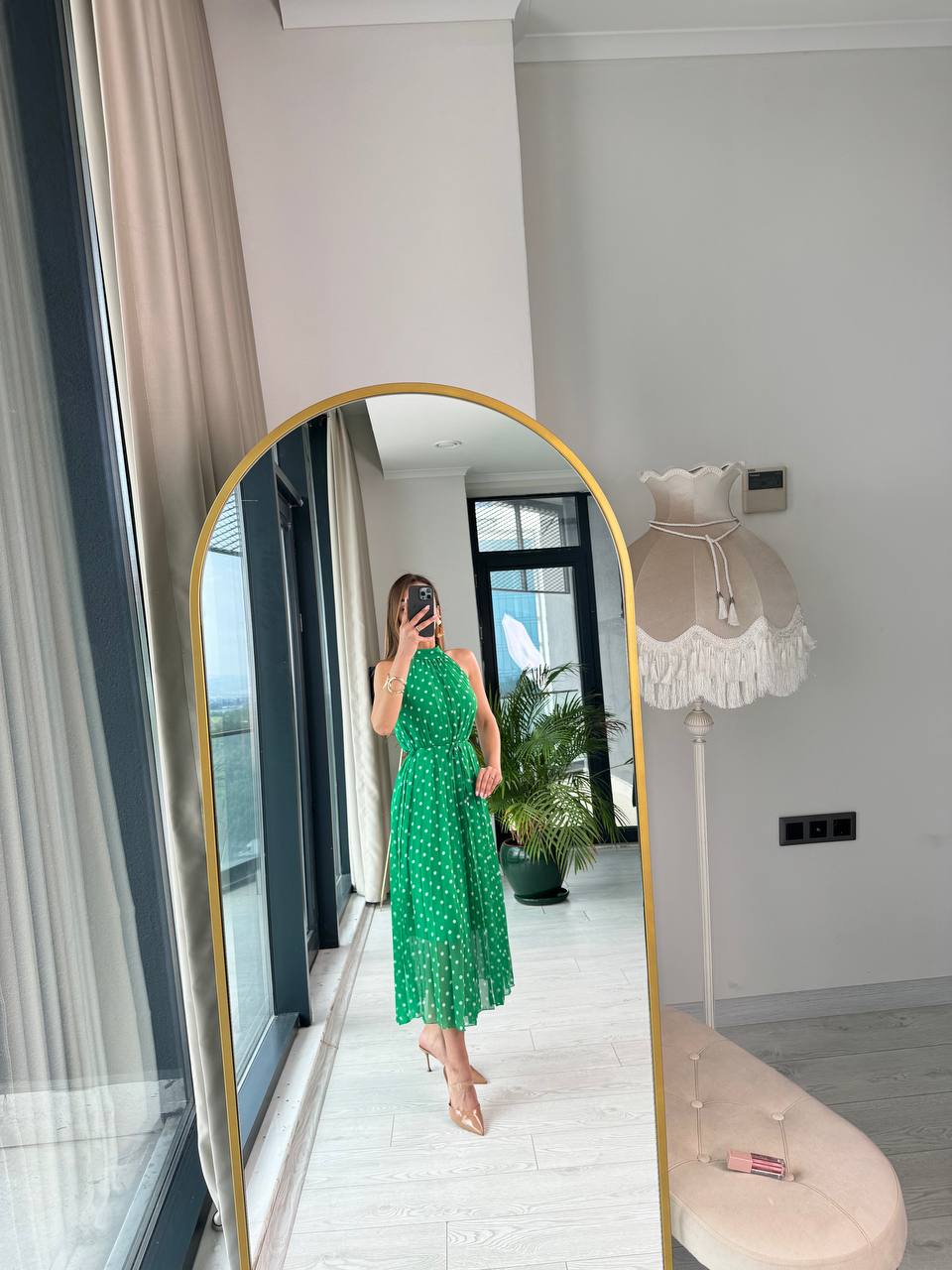 Yeşil%20Puantiyeli%20Astarlı%20ince%20Piliseli%20Halter%20Yaka%20şifon%20Elbise