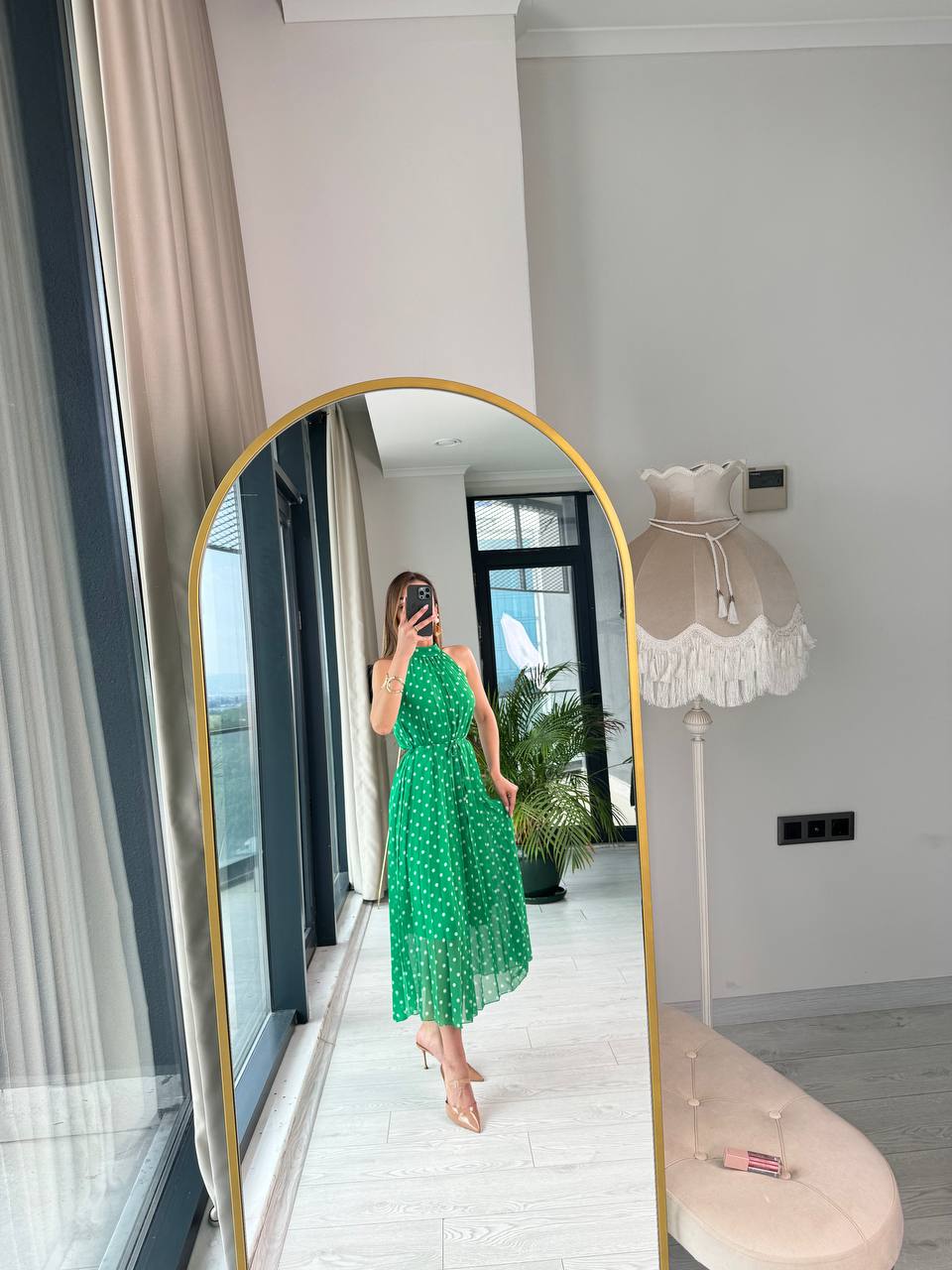Yeşil%20Puantiyeli%20Astarlı%20ince%20Piliseli%20Halter%20Yaka%20şifon%20Elbise
