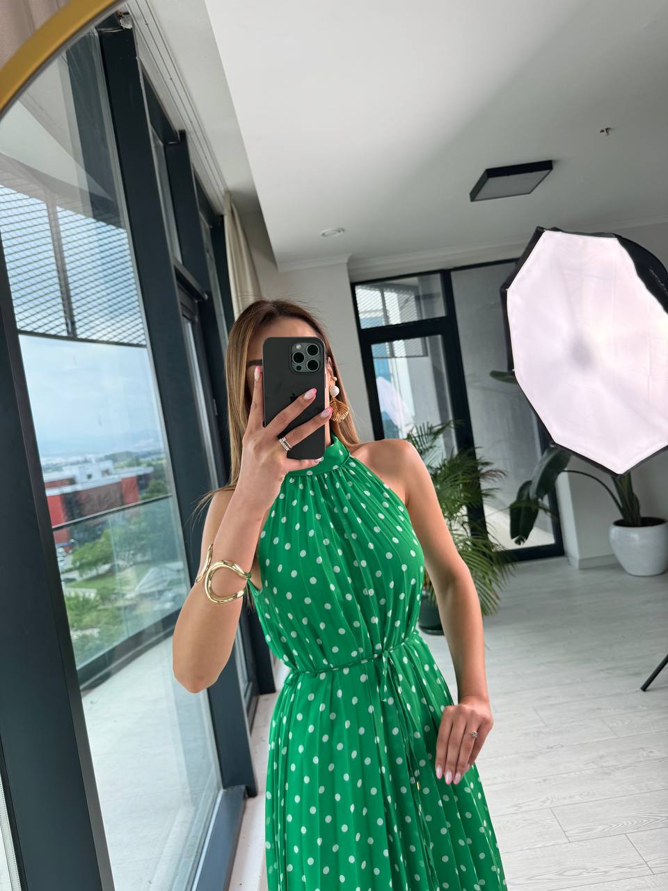 Yeşil%20Puantiyeli%20Astarlı%20ince%20Piliseli%20Halter%20Yaka%20şifon%20Elbise