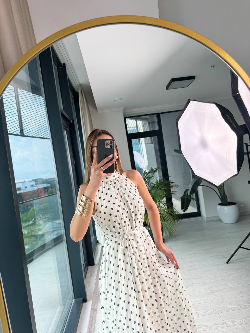 Beyaz%20%20Puantiyeli%20Astarlı%20ince%20Piliseli%20Halter%20Yaka%20şifon%20Elbise
