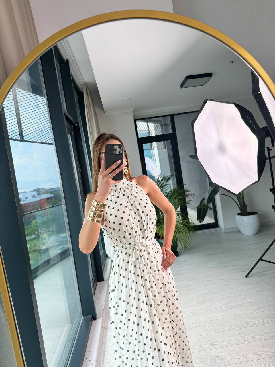 Beyaz%20%20Puantiyeli%20Astarlı%20ince%20Piliseli%20Halter%20Yaka%20şifon%20Elbise