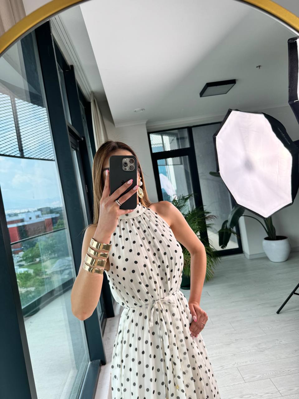 Beyaz%20%20Puantiyeli%20Astarlı%20ince%20Piliseli%20Halter%20Yaka%20şifon%20Elbise