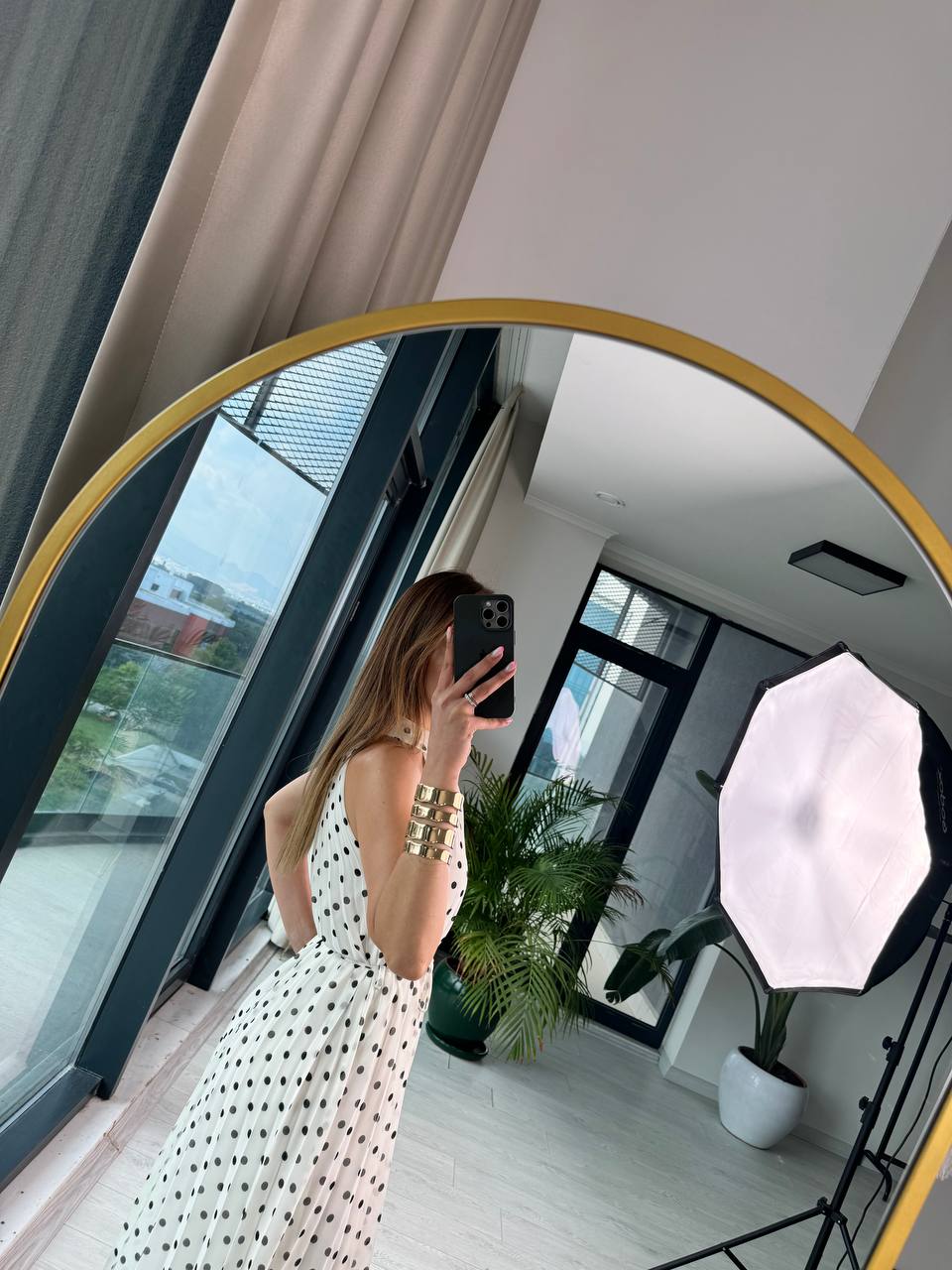 Beyaz%20%20Puantiyeli%20Astarlı%20ince%20Piliseli%20Halter%20Yaka%20şifon%20Elbise