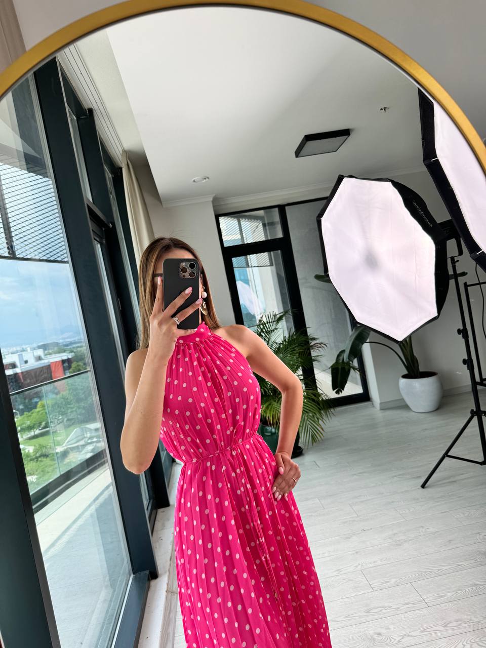 Pembe%20%20Puantiyeli%20Astarlı%20ince%20Piliseli%20Halter%20Yaka%20şifon%20Elbise