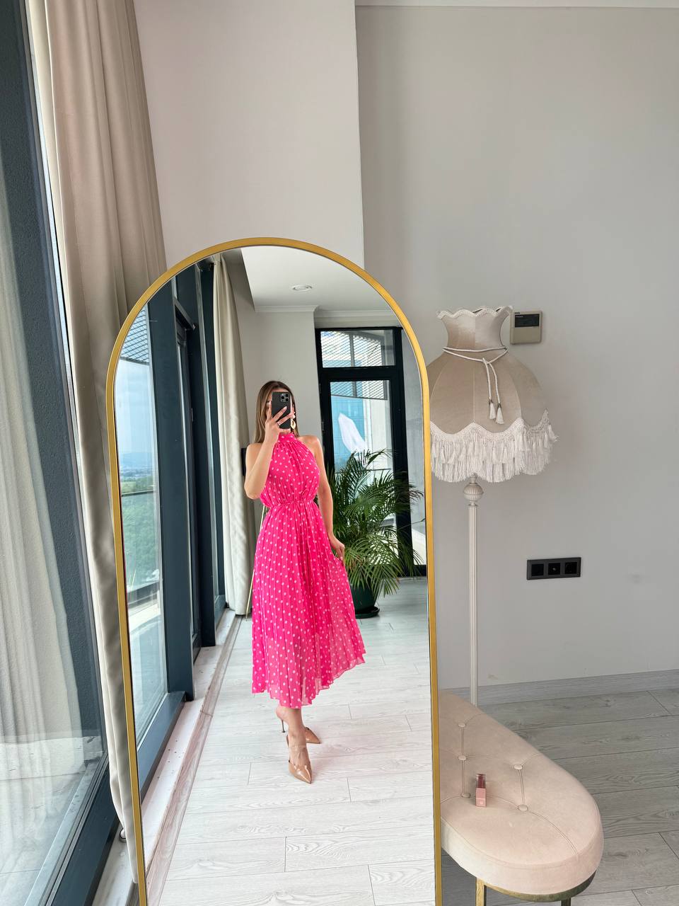 Pembe%20%20Puantiyeli%20Astarlı%20ince%20Piliseli%20Halter%20Yaka%20şifon%20Elbise