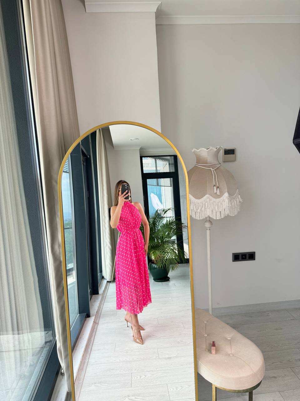 Pembe%20%20Puantiyeli%20Astarlı%20ince%20Piliseli%20Halter%20Yaka%20şifon%20Elbise