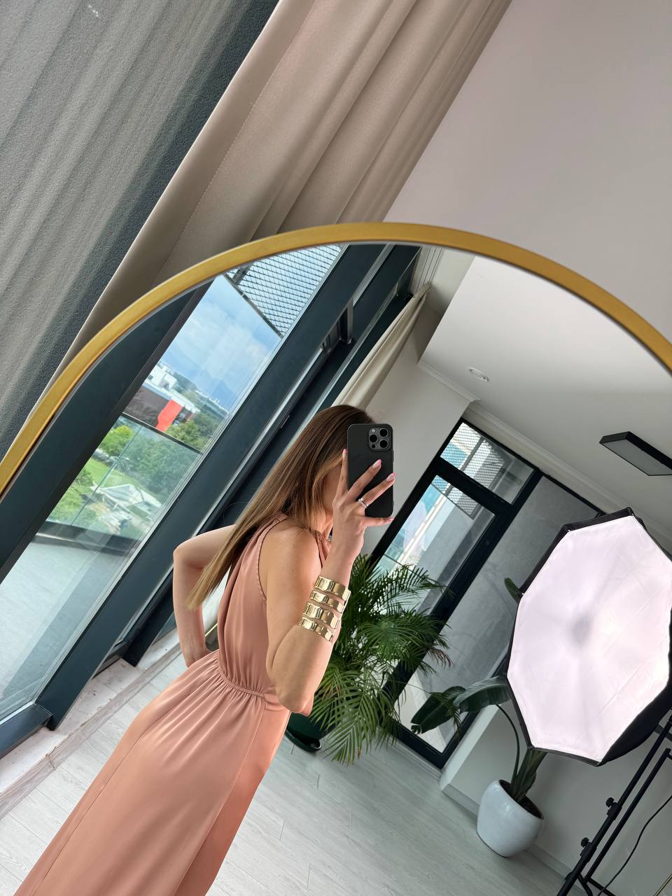 Tasarım%20Soğan%20Kabuğu%20Rengi%20İpek%20Saten%20Yırtmaç%20Detaylı%20Elbise