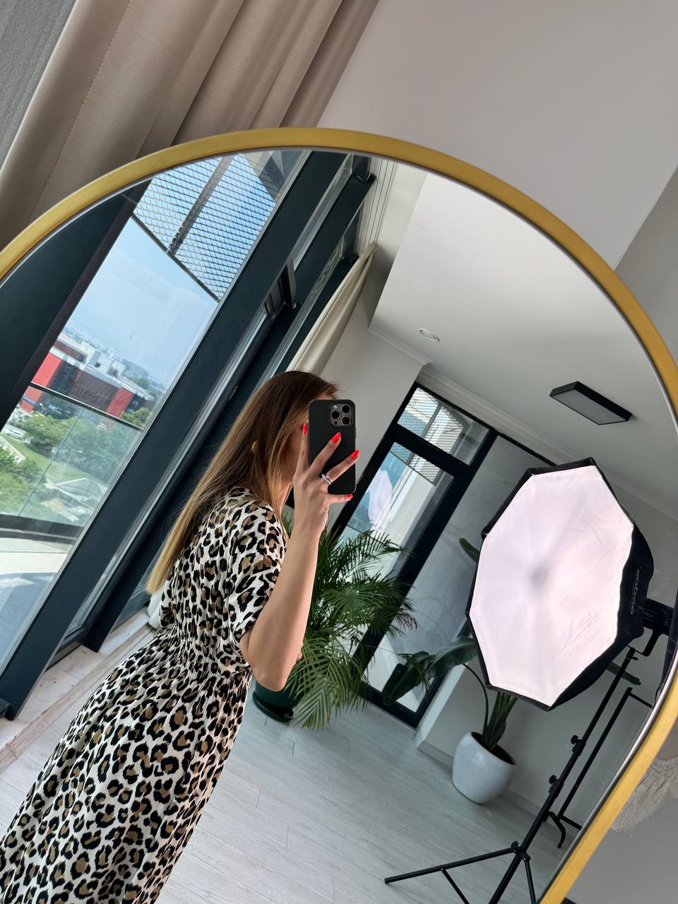 Leopar%20Desen%20Yırtmaç%20Detaylı%20Pamuklu%20Viskon%20Kumaş%20Elbise