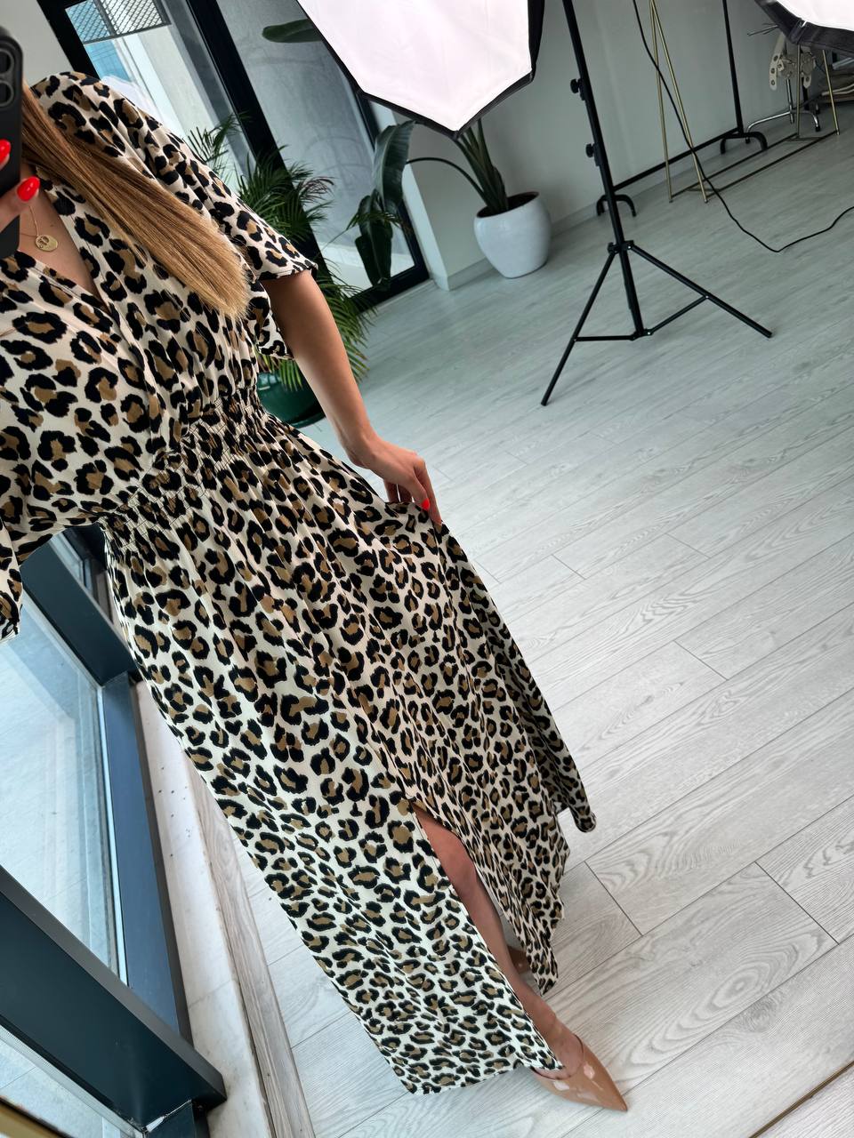 Leopar%20Desen%20Yırtmaç%20Detaylı%20Pamuklu%20Viskon%20Kumaş%20Elbise