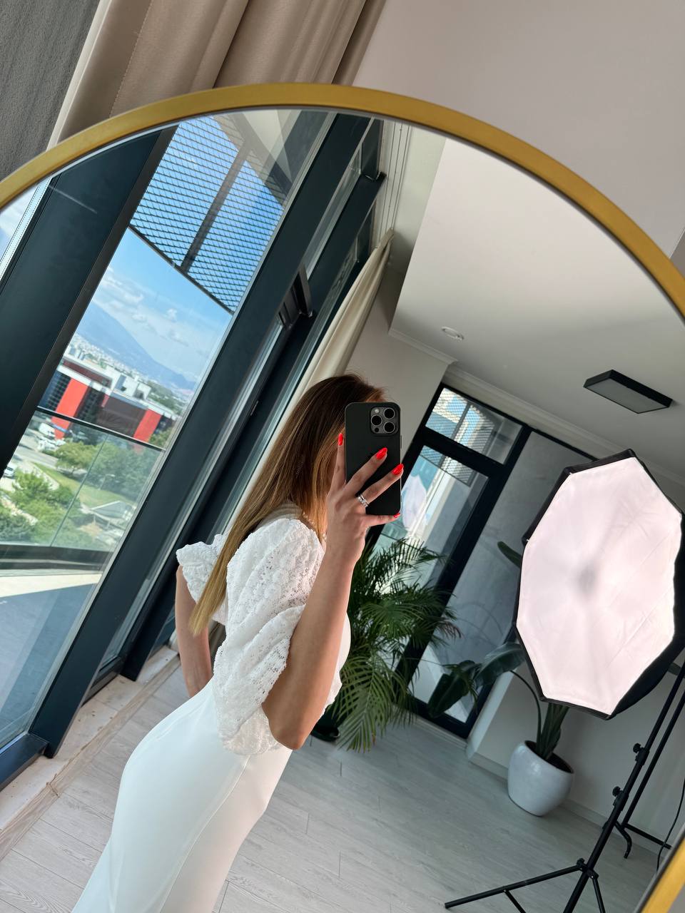 Tasarım%20Beyaz%20Astarlı%20inci%20Detaylı%20Atlas%20Kumaş%20Elbise