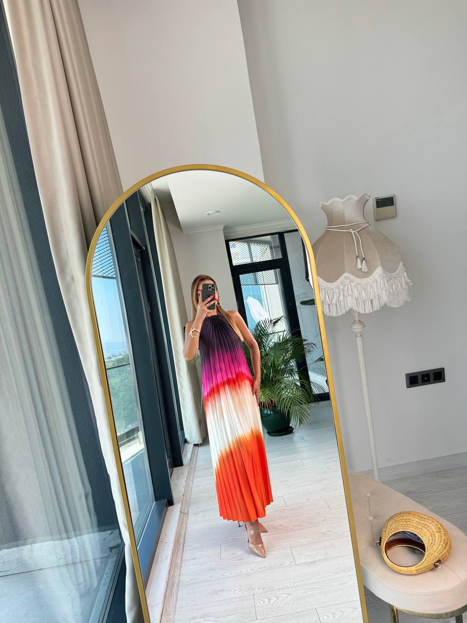 Mor%20Geçişli%20Piliseli%20Halter%20Yaka%20Tasarım%20Elbise