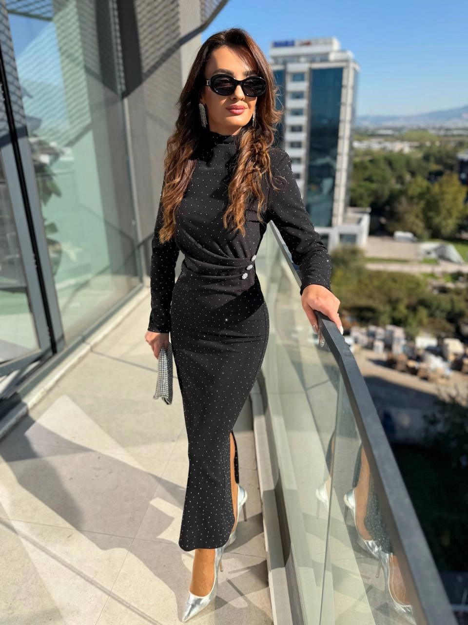 Siyah%20Minimal%20Taşlı%20Vatkalı%20Krep%20Kumaş%20Elbise