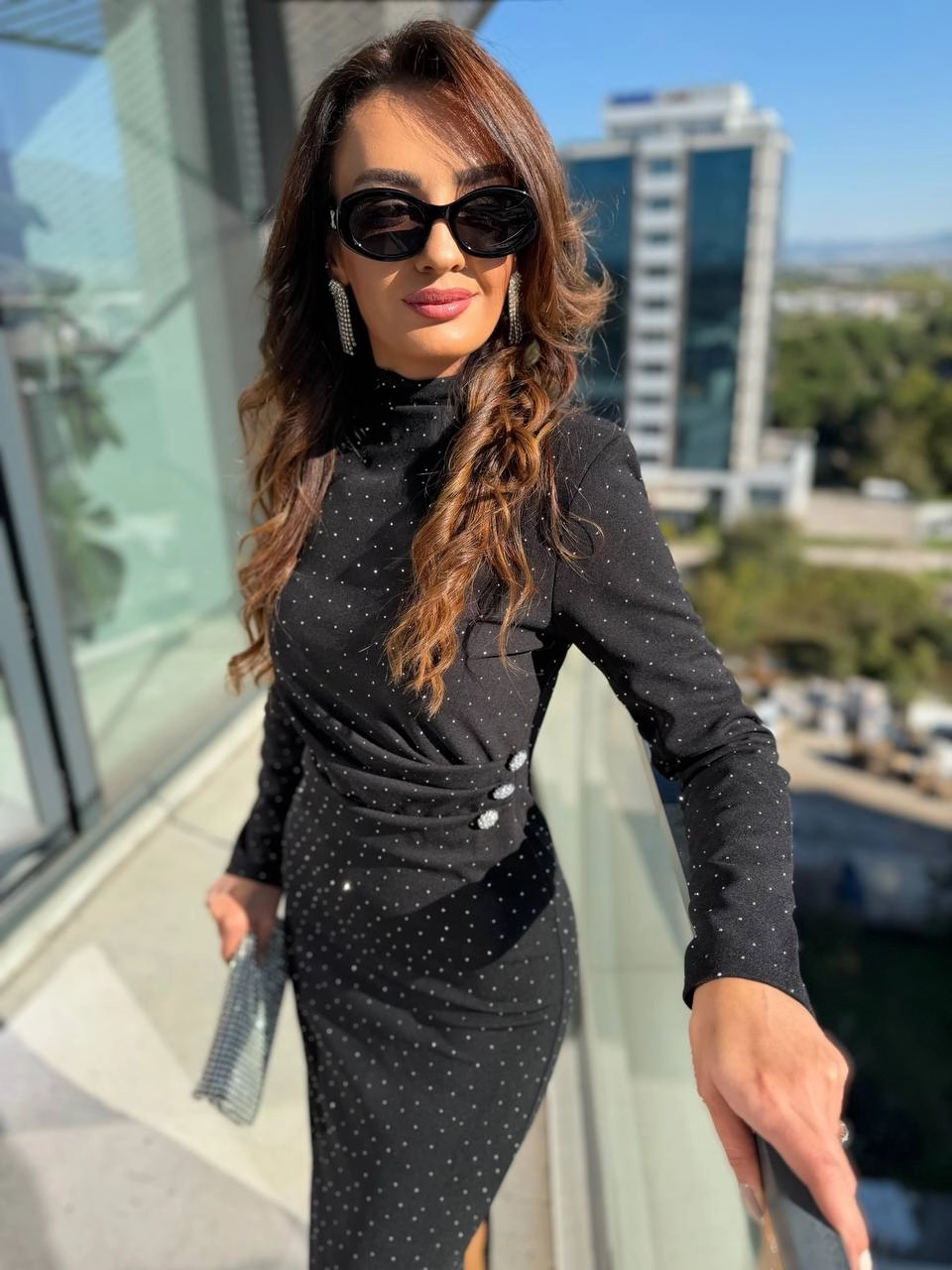 Siyah%20Minimal%20Taşlı%20Vatkalı%20Krep%20Kumaş%20Elbise