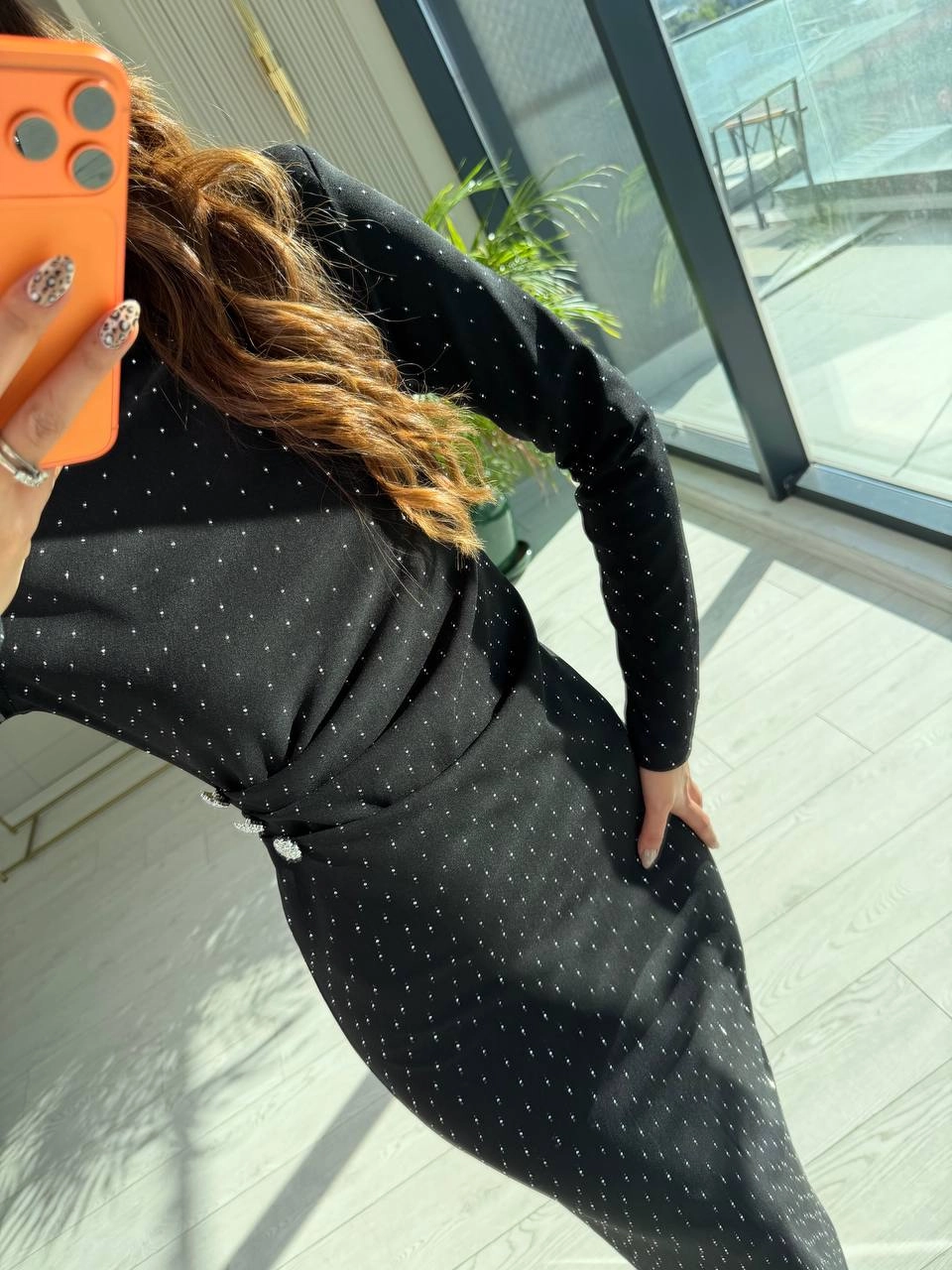 Siyah%20Minimal%20Taşlı%20Vatkalı%20Krep%20Kumaş%20Elbise