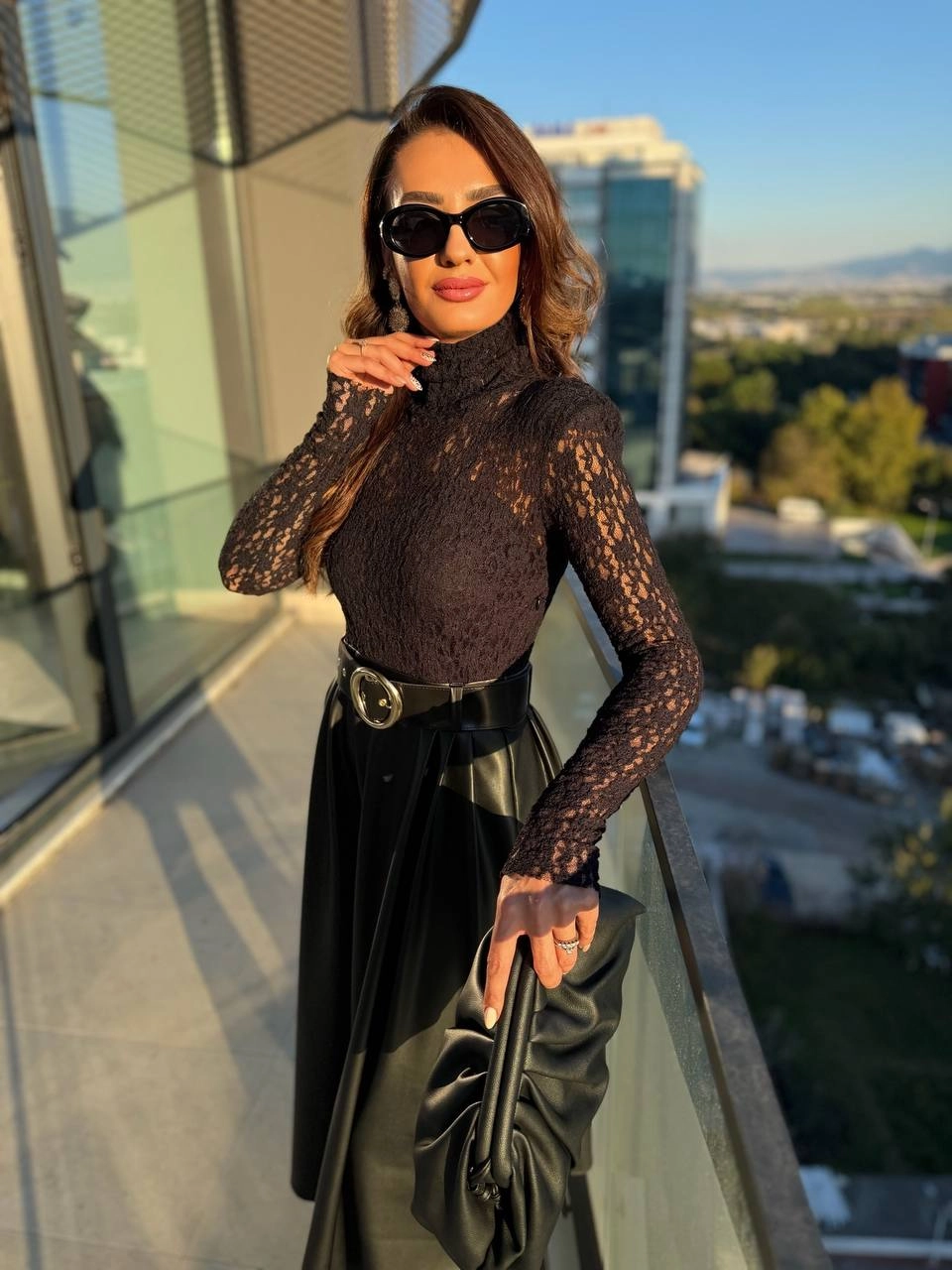 Siyah%20Kemerli%20Etek%20Kısmı%20Deri%20Elbise