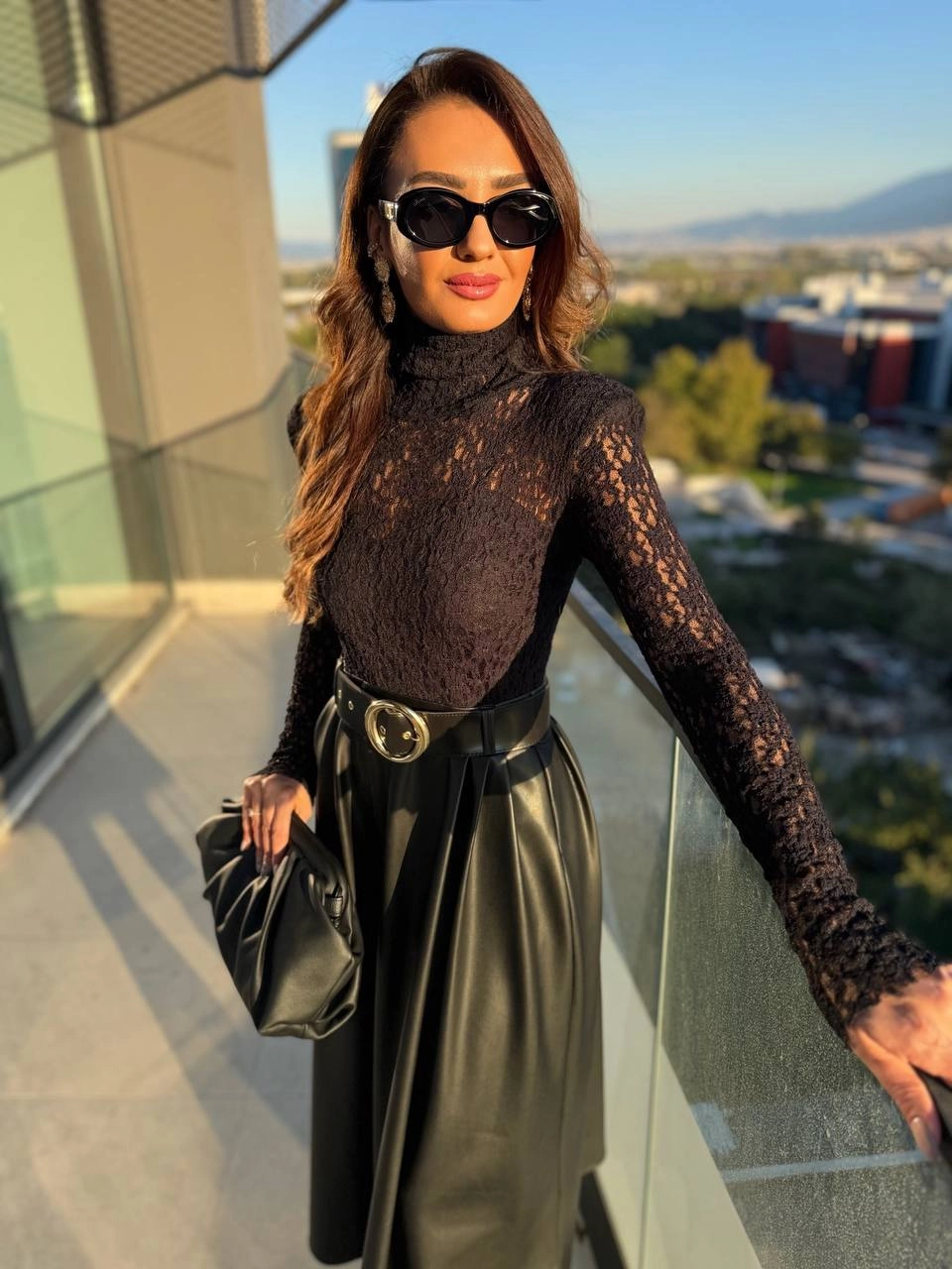 Siyah%20Kemerli%20Etek%20Kısmı%20Deri%20Elbise