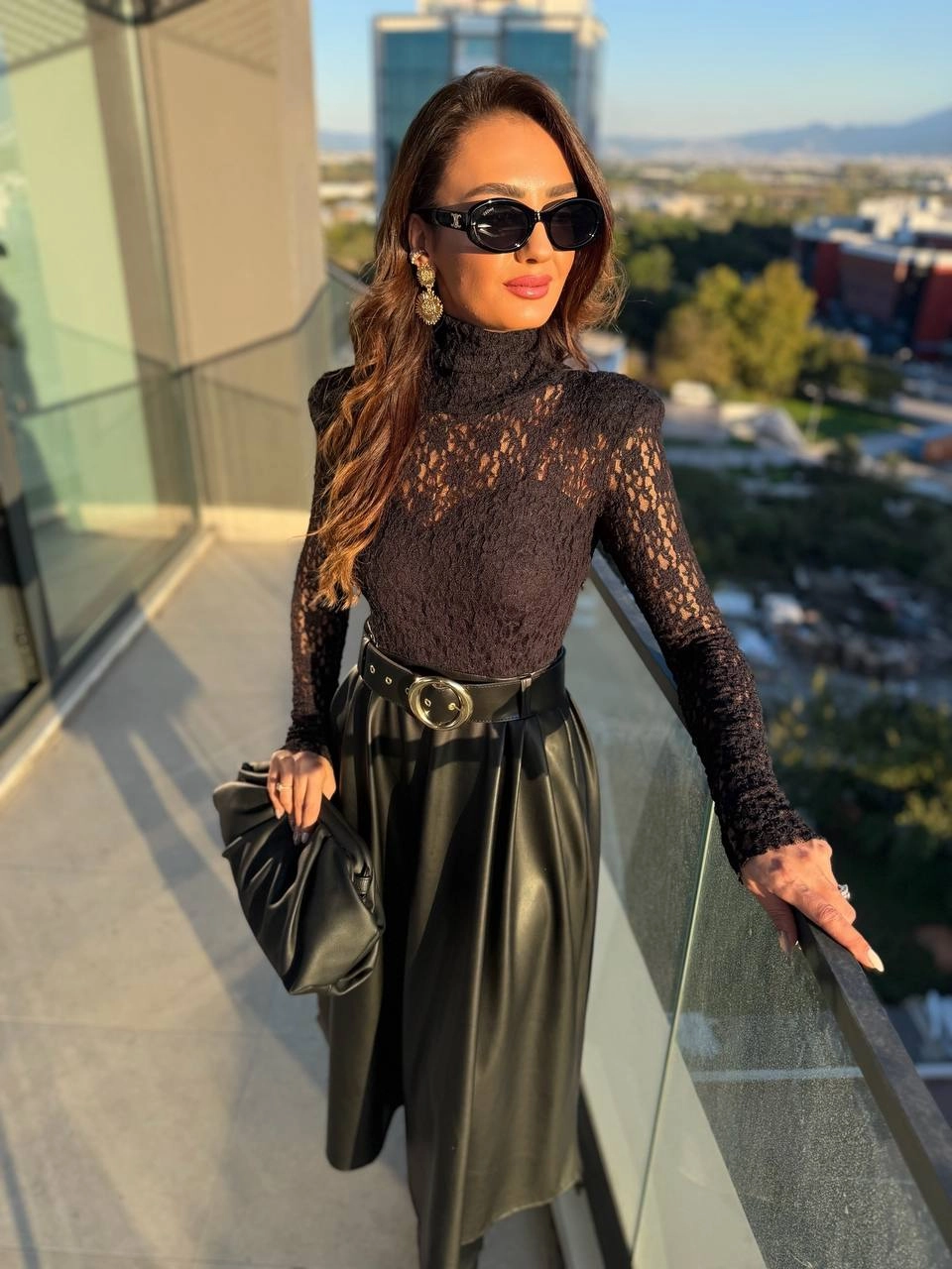 Siyah%20Kemerli%20Etek%20Kısmı%20Deri%20Elbise