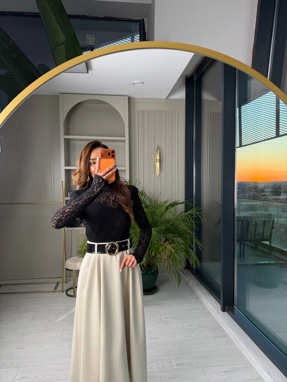 Bej%20-%20Siyah%20Kemerli%20Etek%20Kısmı%20Deri%20Elbise