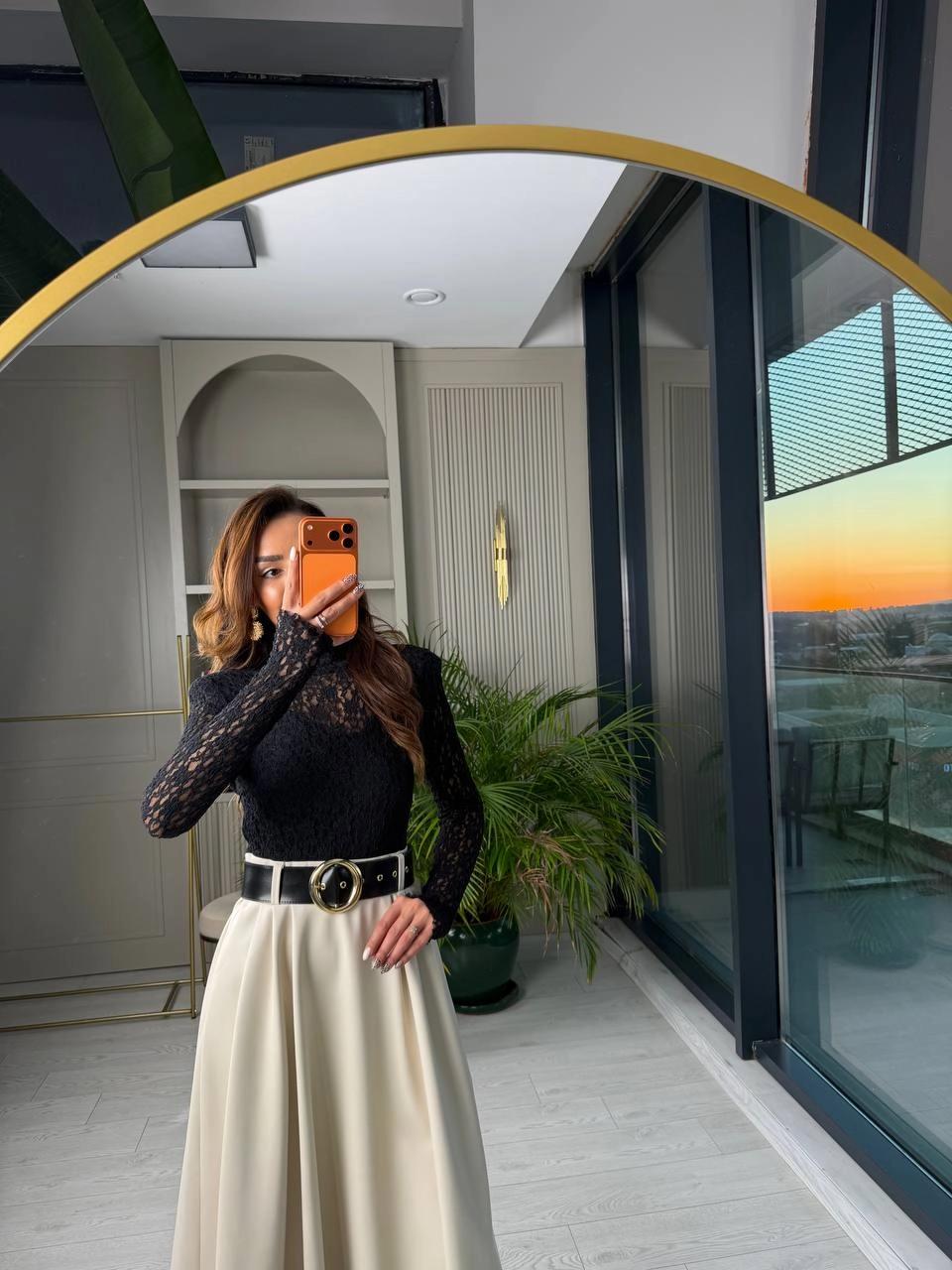 Bej%20-%20Siyah%20Kemerli%20Etek%20Kısmı%20Deri%20Elbise