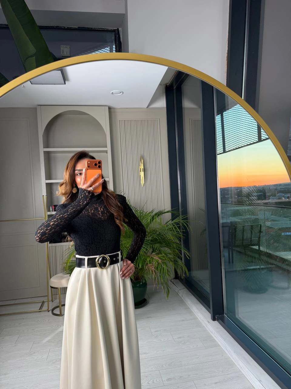 Bej%20-%20Siyah%20Kemerli%20Etek%20Kısmı%20Deri%20Elbise