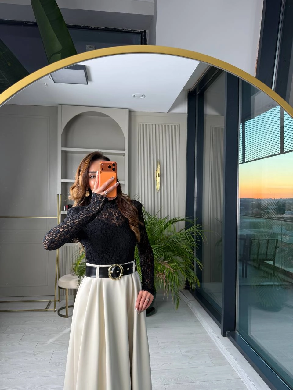 Bej%20-%20Siyah%20Kemerli%20Etek%20Kısmı%20Deri%20Elbise