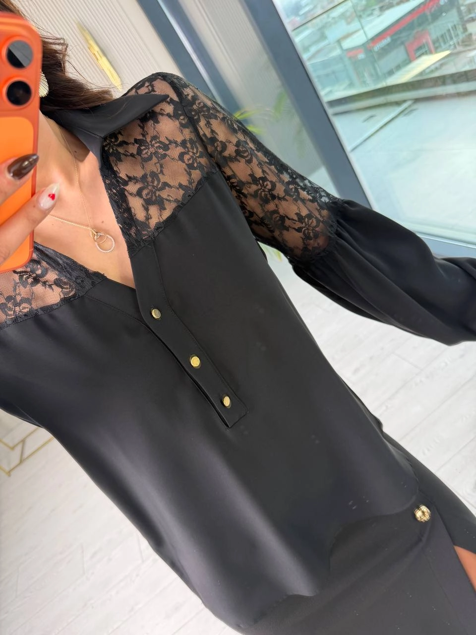 Siyah%20Dantel%20Detaylı%20Lüks%20Krep%20Kumaş%20Bluz