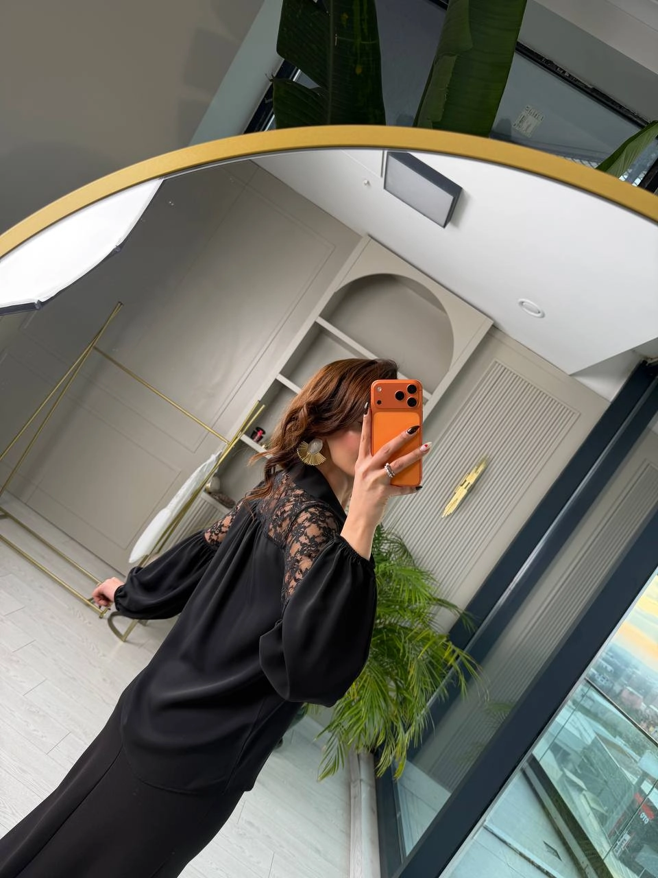 Siyah%20Dantel%20Detaylı%20Lüks%20Krep%20Kumaş%20Bluz