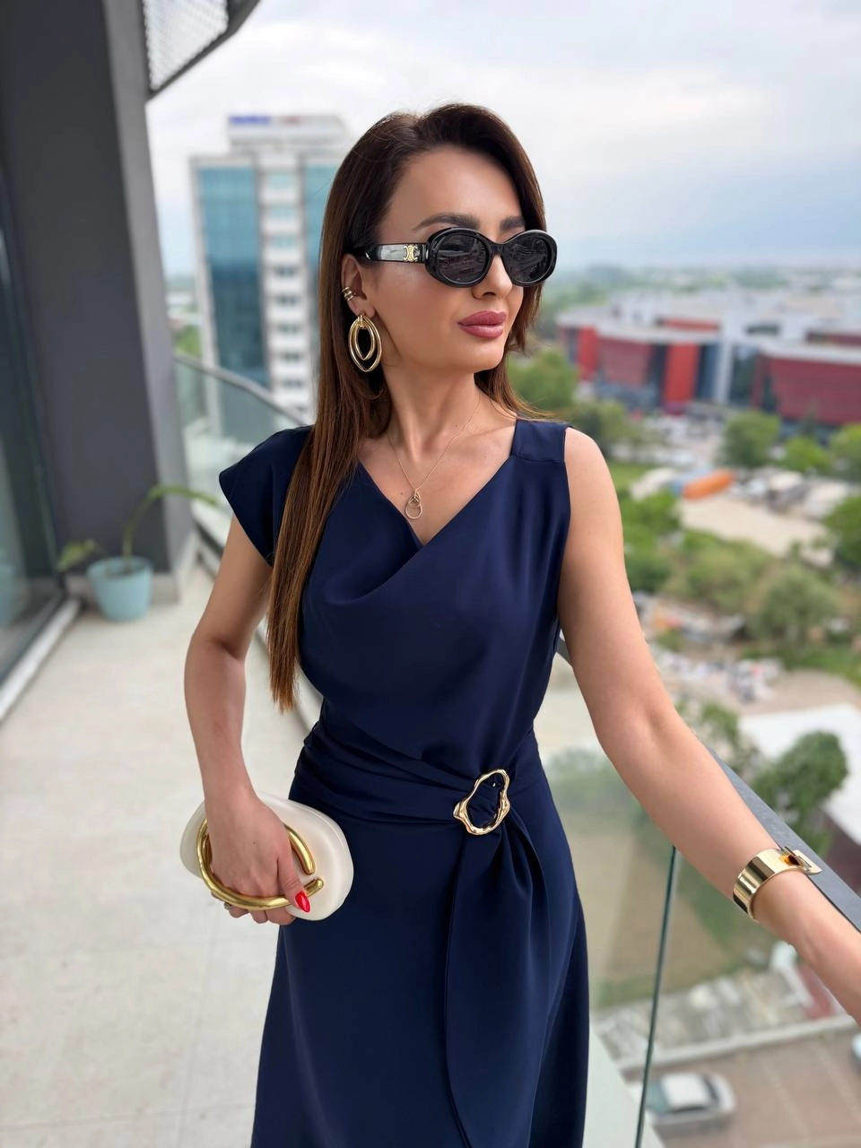 Lacivert%20Degaje%20Yaka%20Bel%20Detaylı%20İpekli%20Krep%20Kumaş%20Elbise