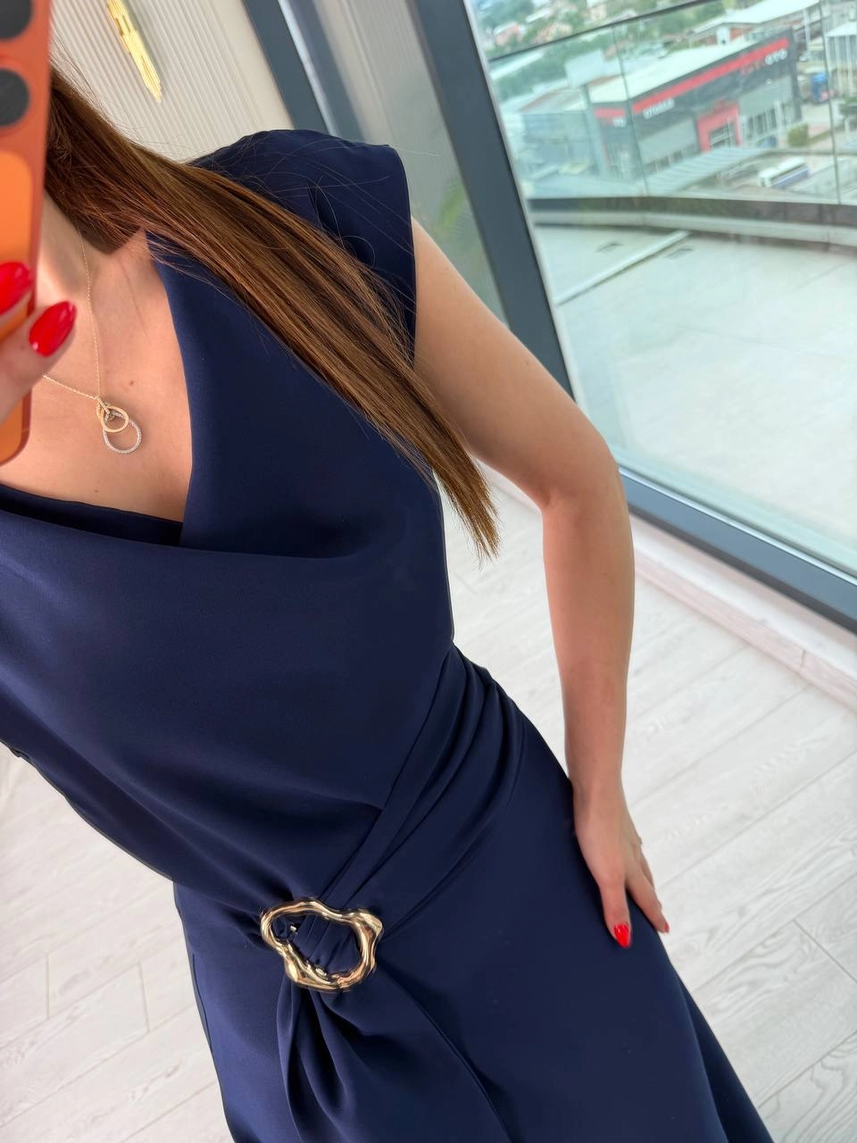 Lacivert%20Degaje%20Yaka%20Bel%20Detaylı%20İpekli%20Krep%20Kumaş%20Elbise