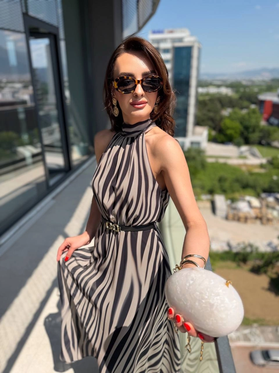 Halter%20Yaka%20Kemer%20Detaylı%20Astarlı%20Şifon%20Elbise