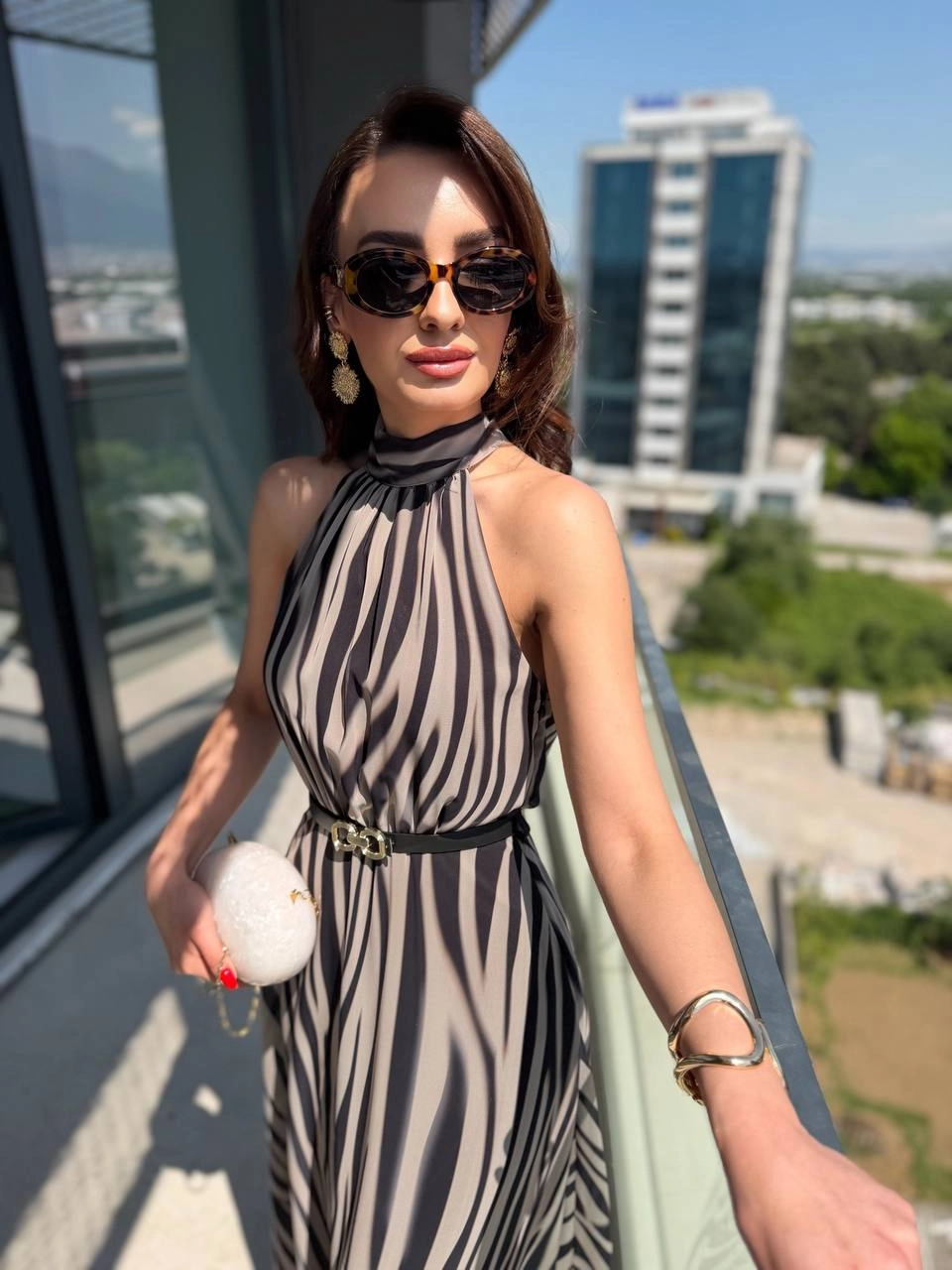 Halter%20Yaka%20Kemer%20Detaylı%20Astarlı%20Şifon%20Elbise