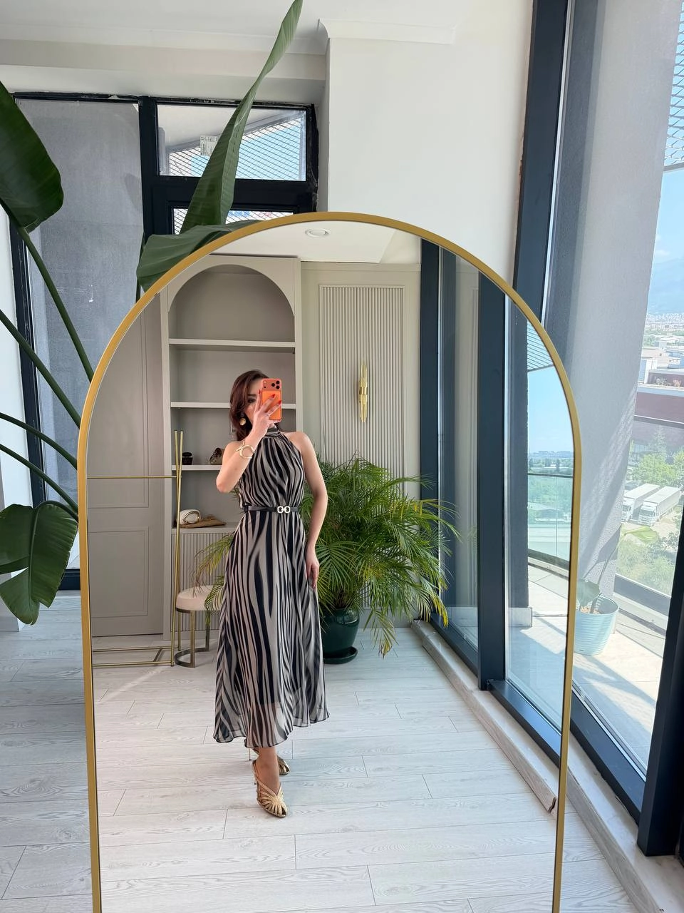 Halter%20Yaka%20Kemer%20Detaylı%20Astarlı%20Şifon%20Elbise