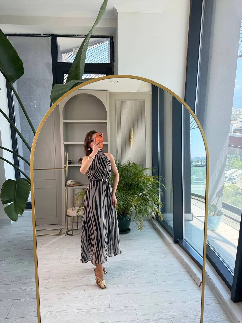 Halter%20Yaka%20Kemer%20Detaylı%20Astarlı%20Şifon%20Elbise