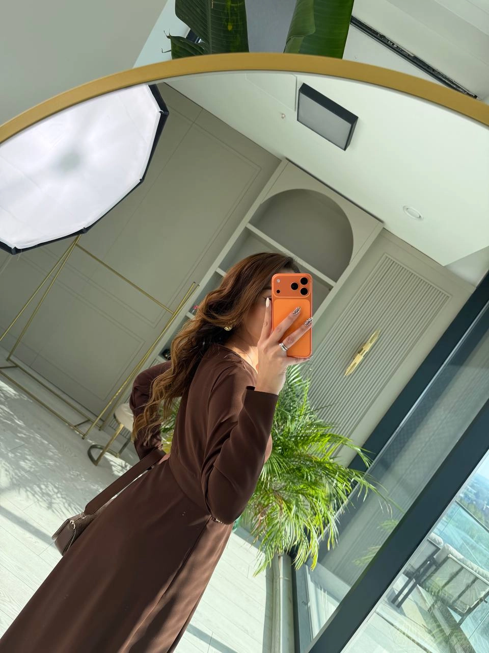 Kahverengi%20Bel%20Zincir%20Detay%20İpekli%20Krep%20Kumaş%20Elbise