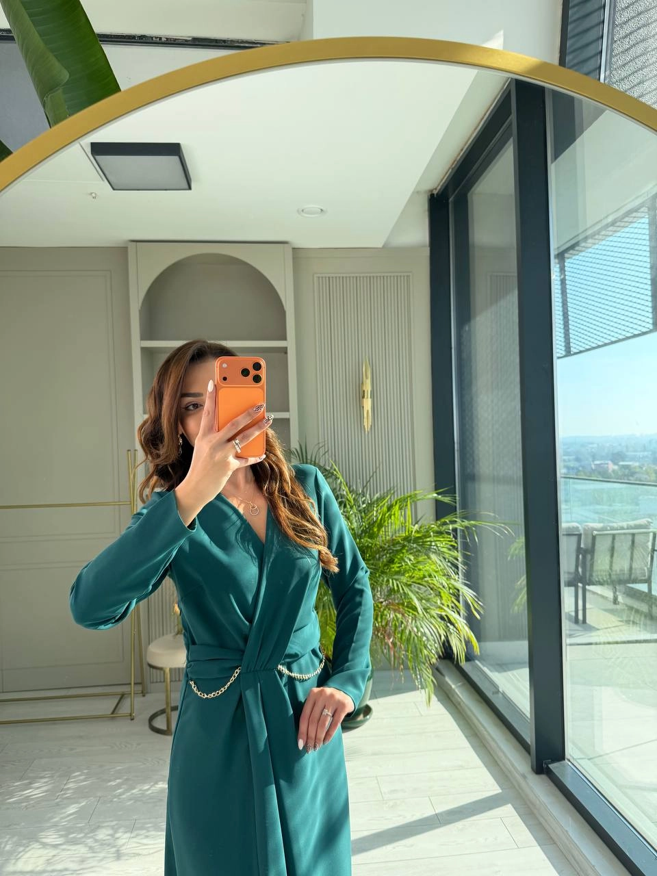 Zümrüt%20Yeşili%20Bel%20Zincir%20Detay%20İpekli%20Krep%20Kumaş%20Elbise