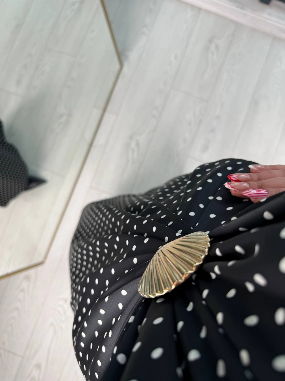 Siyah%20Puantiye%20Desen%20Bel%20Toka%20Detaylı%20Tok%20Saten%20Lüks%20Kalite%20Elbise