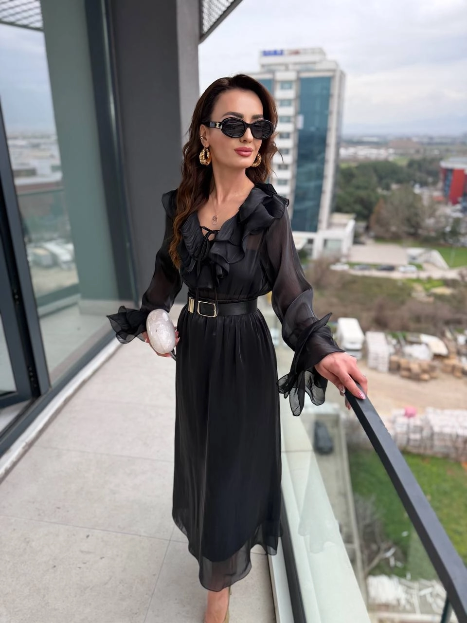 Tasarım%20Siyah%20Etek%20Bluz%20Takım%20(Kemersizdir)