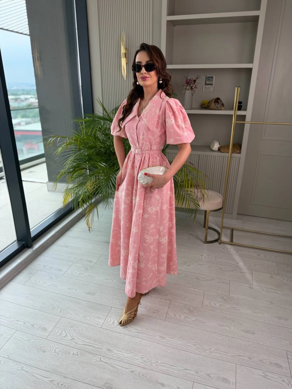 Pembe%20%100%20Keten%20Bebe%20Yaka%20Balon%20Kol%20Astarlı%20Kemerli%20Nakış%20Detaylı%20Elbise