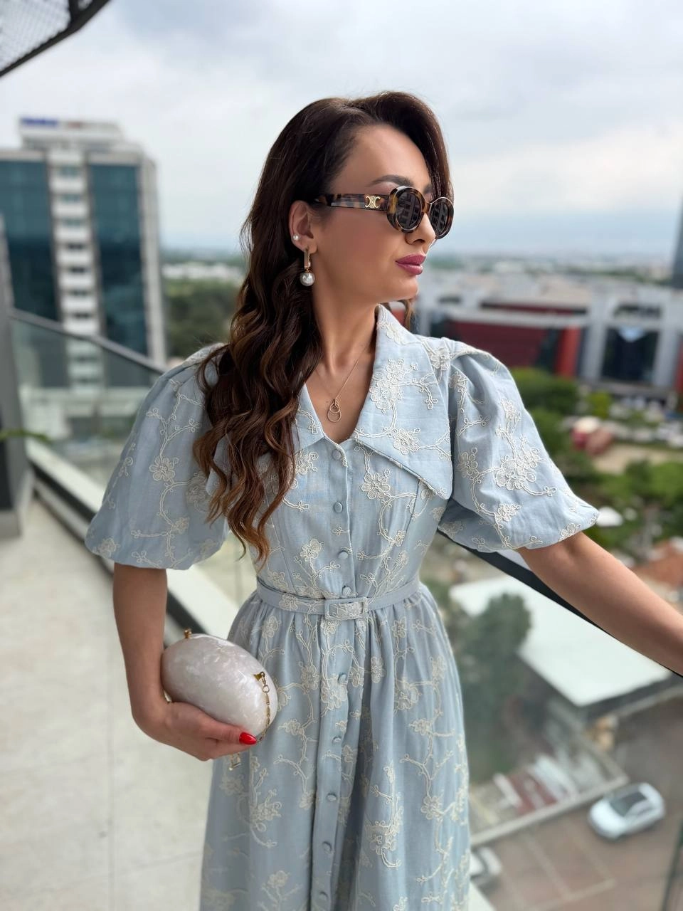 Mavi%20%100%20Keten%20Bebe%20Yaka%20Balon%20Kol%20Astarlı%20Kemerli%20Nakış%20Detaylı%20Elbise