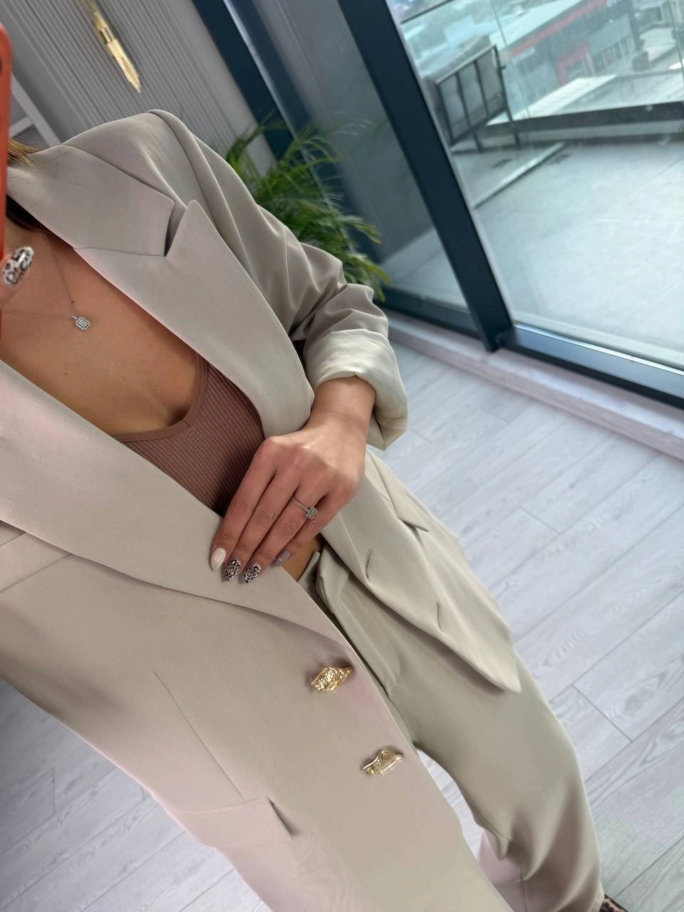 Bej%20Gold%20Düğmeli%20İthal%20Krep%20Kumaş%20Takım