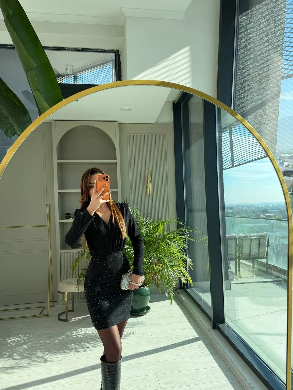 Siyah%20Eteği%20Taşlı%20Krep%20Kumaş%20Elbise