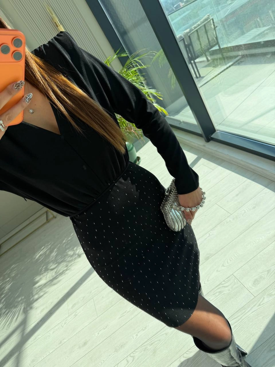 Siyah%20Eteği%20Taşlı%20Krep%20Kumaş%20Elbise