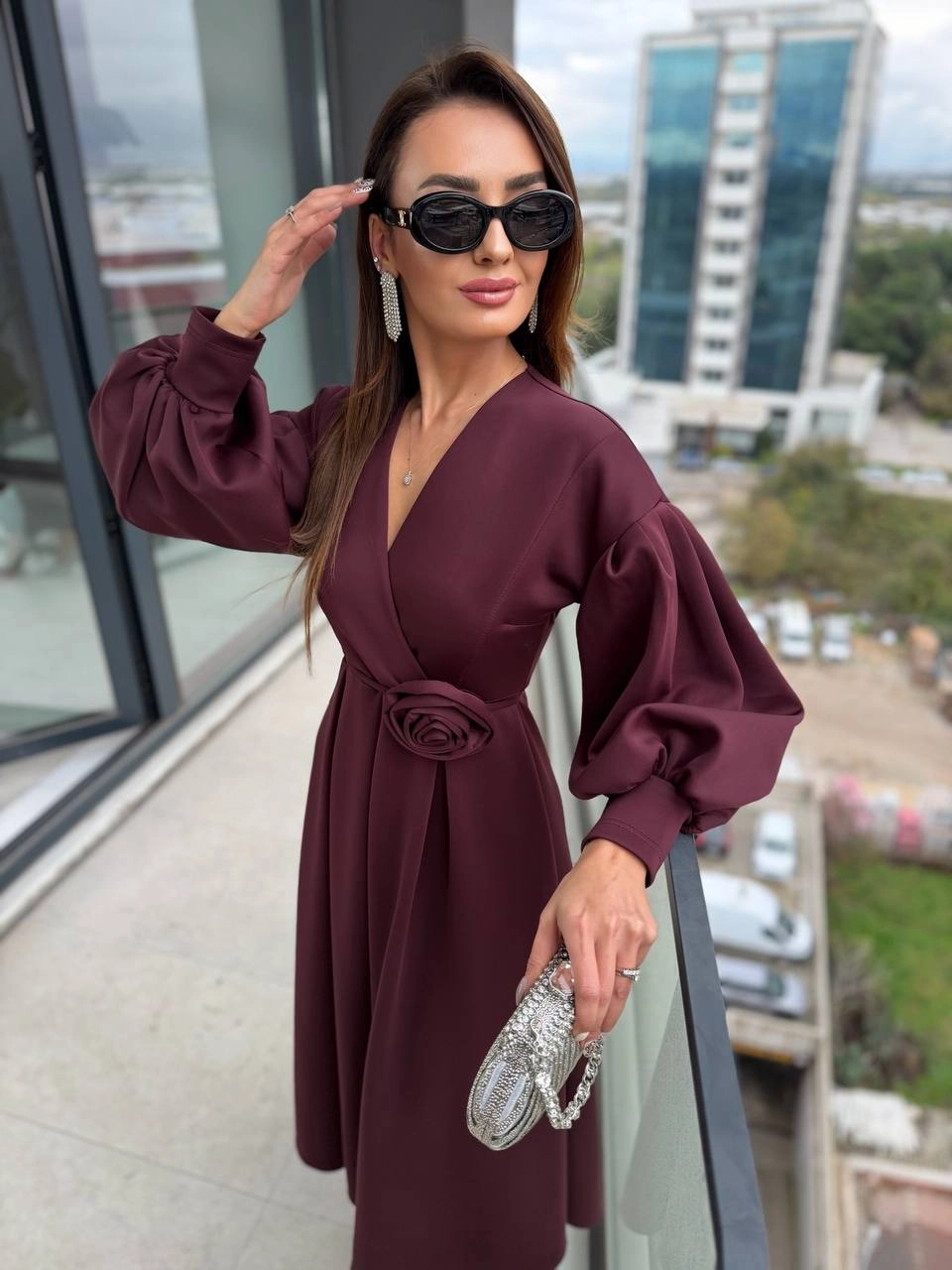 Bordo%20Gül%20Detaylı%20Scuba%20Kumaş%20Elbise