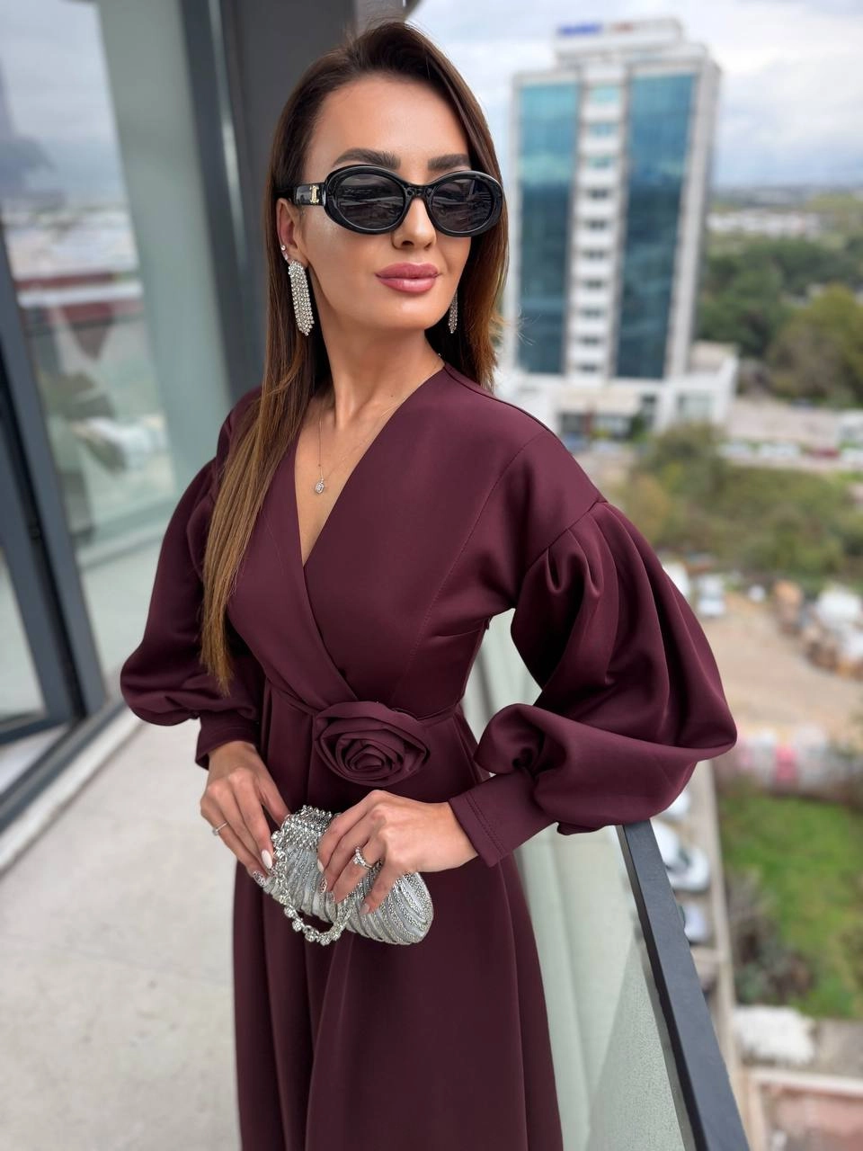 Bordo%20Gül%20Detaylı%20Scuba%20Kumaş%20Elbise