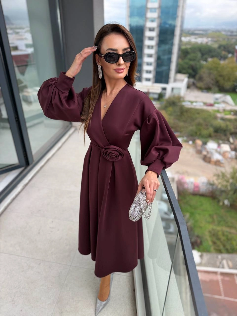 Bordo%20Gül%20Detaylı%20Scuba%20Kumaş%20Elbise