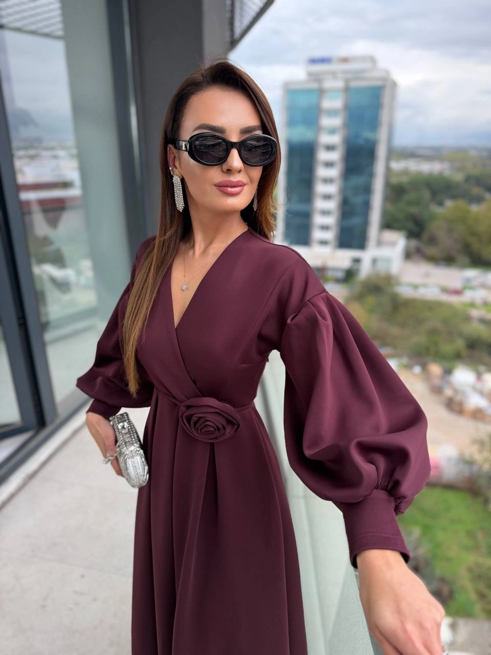 Bordo%20Gül%20Detaylı%20Scuba%20Kumaş%20Elbise