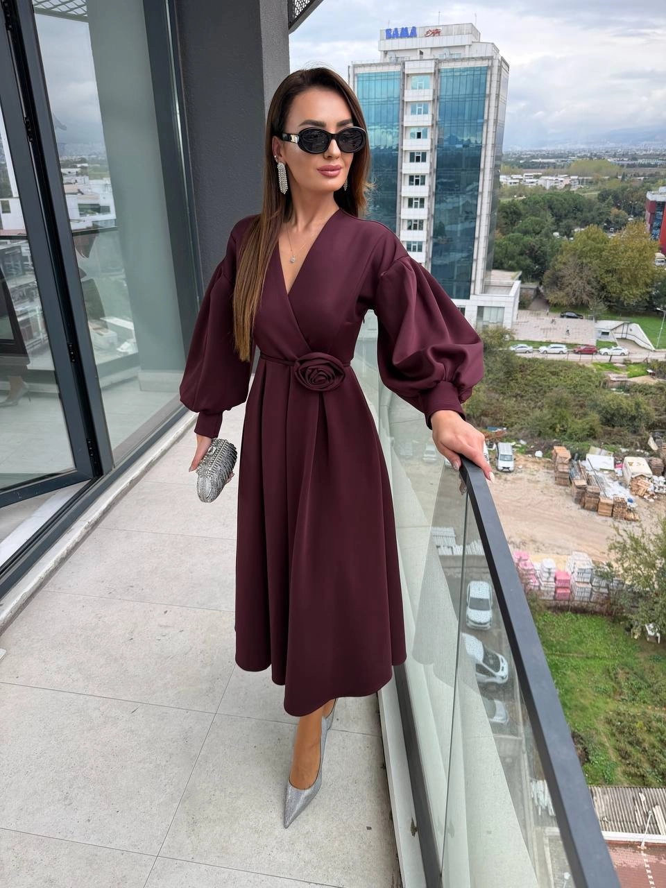 Bordo%20Gül%20Detaylı%20Scuba%20Kumaş%20Elbise