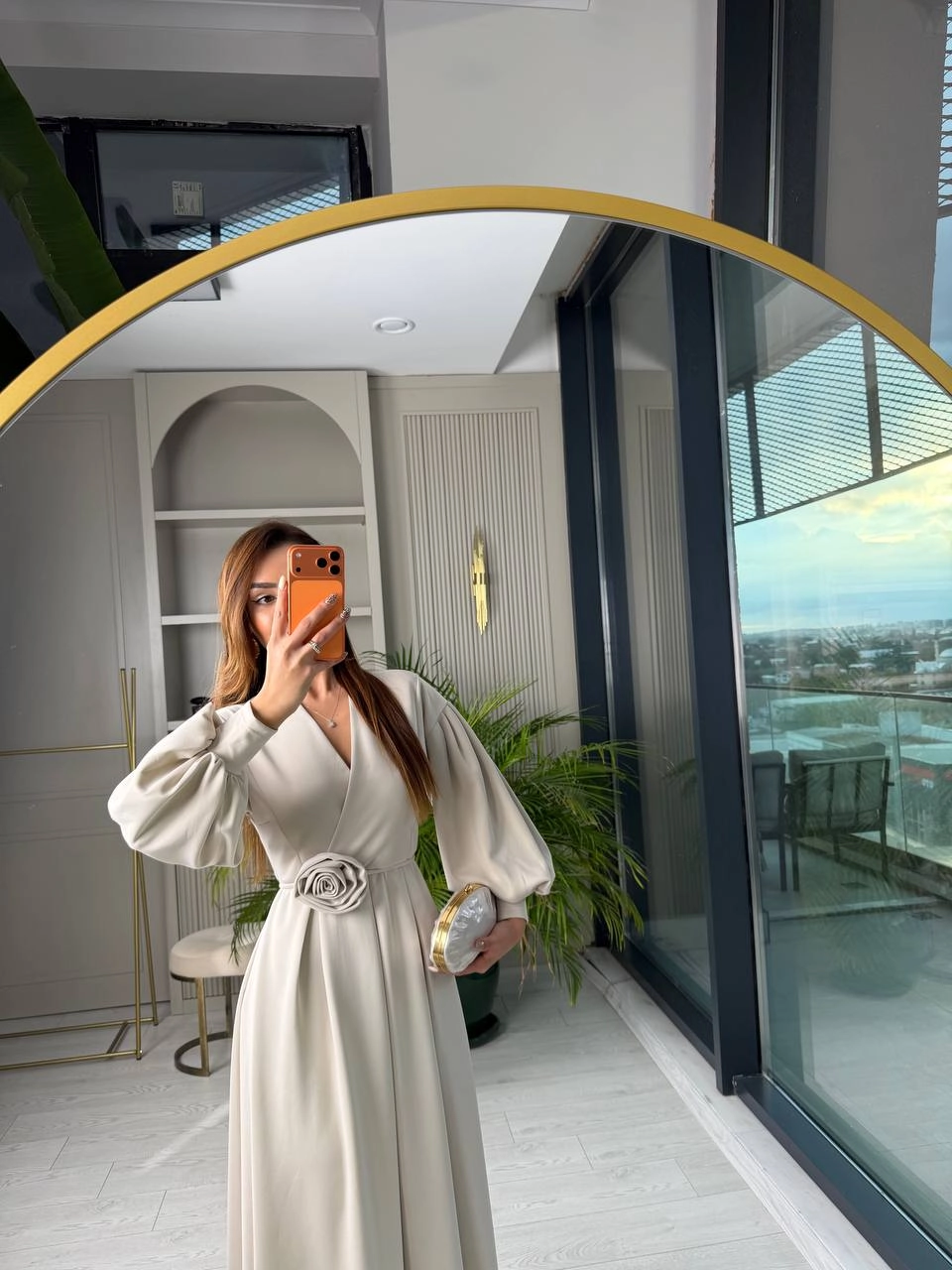 Bej%20Gül%20Detaylı%20Scuba%20Kumaş%20Elbise