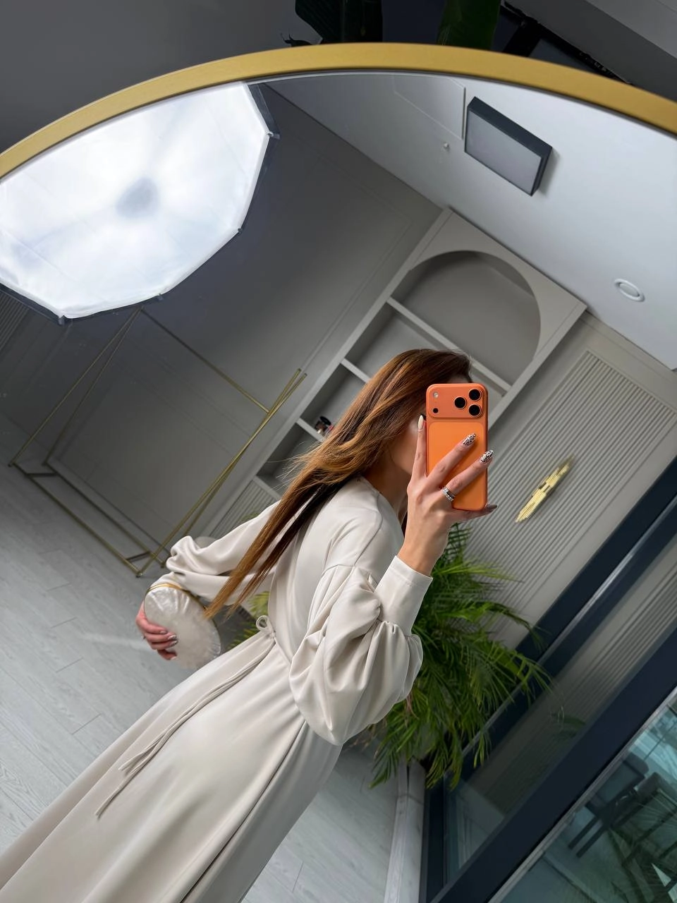 Bej%20Gül%20Detaylı%20Scuba%20Kumaş%20Elbise